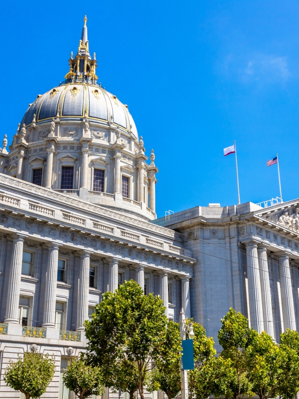 Exterior view of city hall in san francisco
